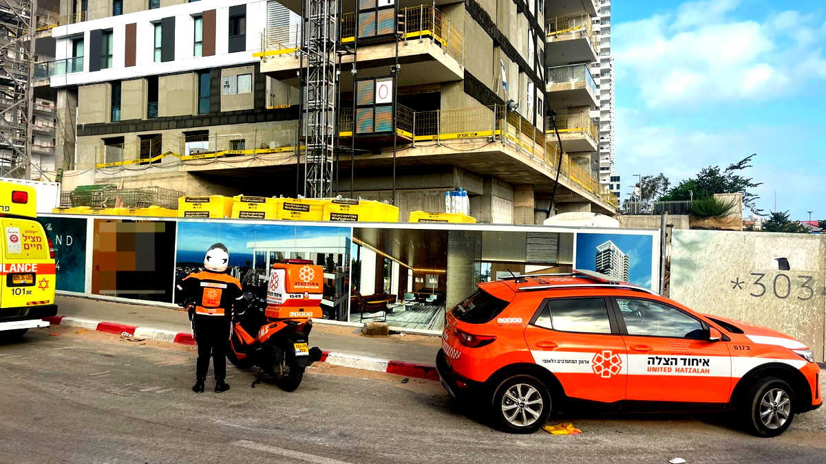 ورشة  بناء في نتانيا: سقوط خزان حديدي ثقيل على عامل – حالته خطيرة