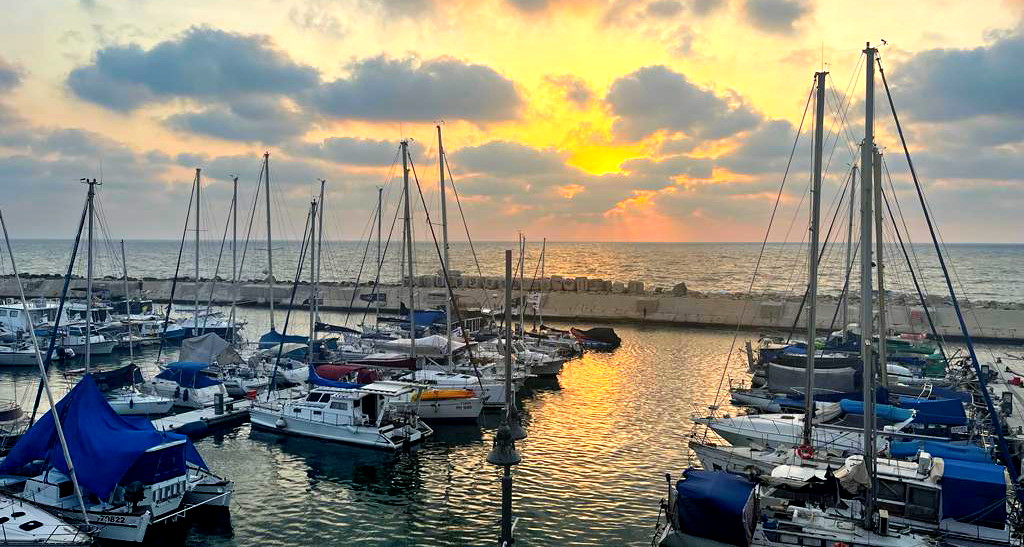 حالة الطّقس: أجواء غائمة جزئيًا ويطرأ انخفاض على درجات الحرارة لتصبح أدنى من معدلها السنوي  