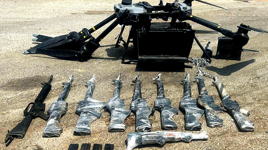 الجيش الاسرائيلي: مقتل مهرّب وهروب آخر إثر انقلاب سيارتهما خلال مطاردة على الحدود المصرية