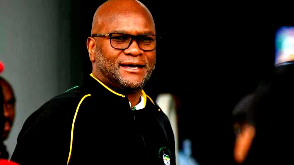 سقط من نافذة فندق.. وفاة غامضة لسفير جنوب إفريقيا في فرنسا