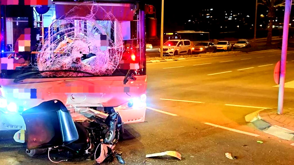 مصرع شاب إثر اصطدام دراجة نارية بحافلة في عراد بالنقب