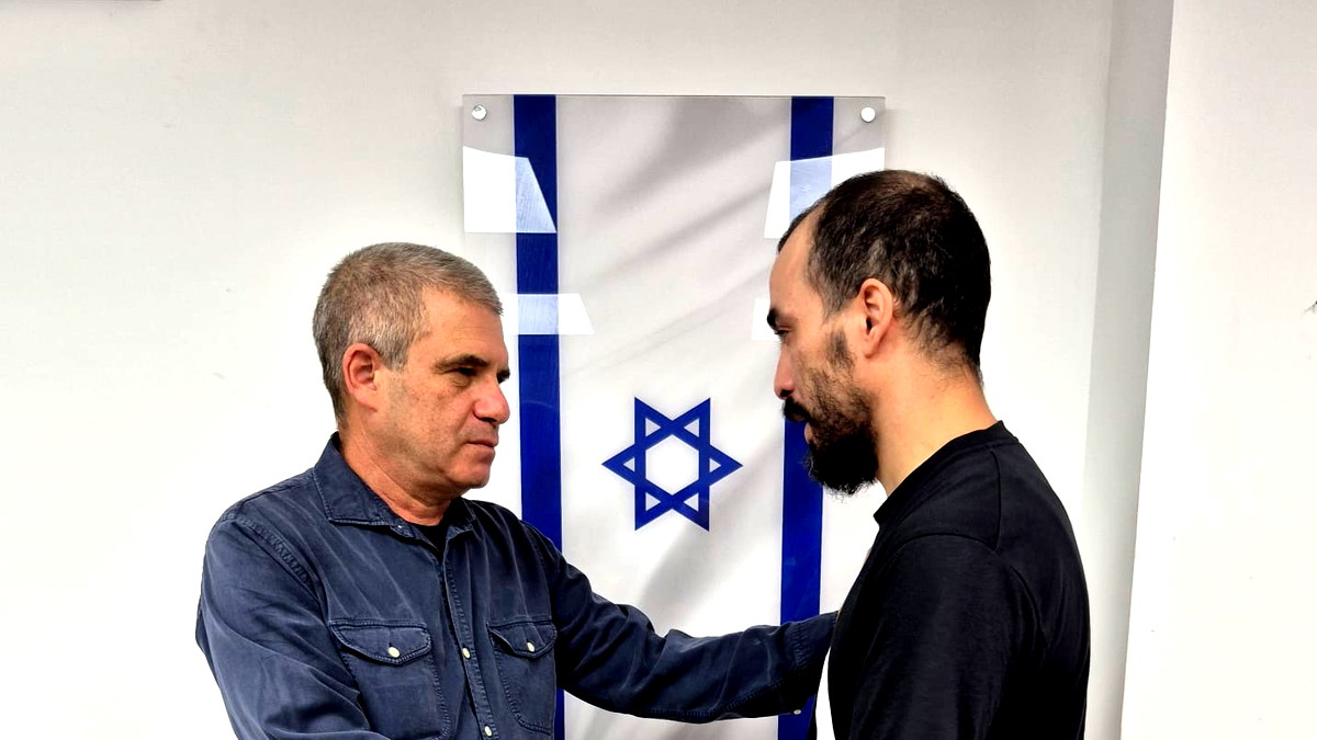 مكتب رئيس الوزراء الاسرائيلي: نجحنا بإعادة الشاب محمود سلامة الى البلاد بعد ان كان مسجوناً 3 أشهر بالأردن