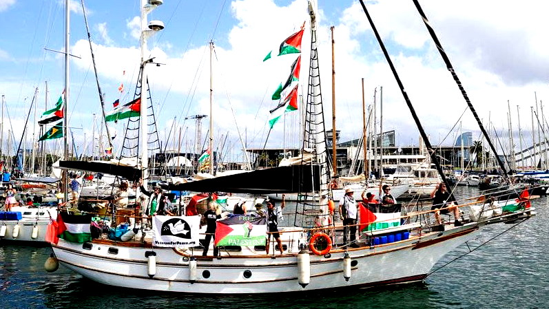 أسطول الصمود يقترب من غزة وسط تحليق مكثف للطائرات المسيرة