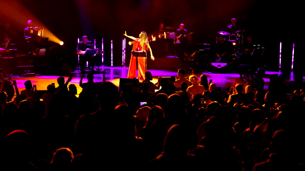 نجوى كرم تُشعل دبي أوبرا بحفل استثنائي بالحضور والتفاعل الجماهيري الملفت