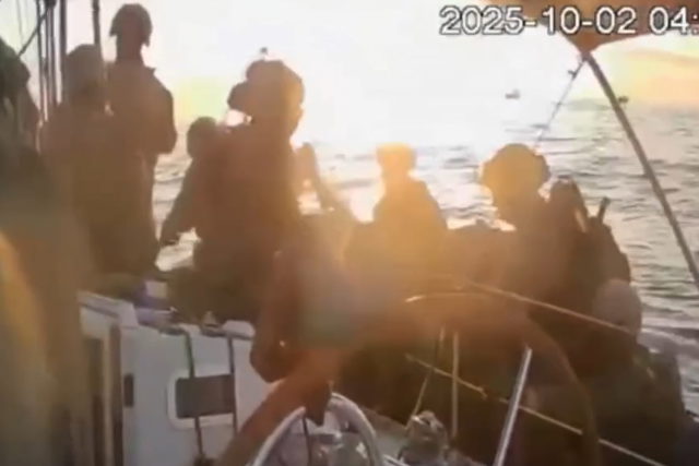 السيطرة على 40 سفينة... الخارجية الإسرائيلية: المشاركون بأسطول الصمود في طريقهم لإسرائيل وستبدأ إجراءات ترحيلهم