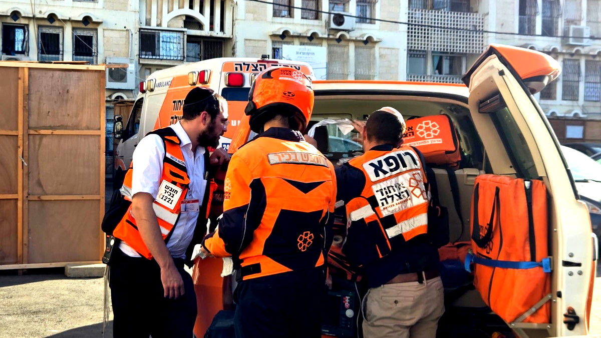 القدس: احالة رضيع إلى المستشفى بحالة حرجة بعد العثور عليه فاقدًا للوعي في منزله