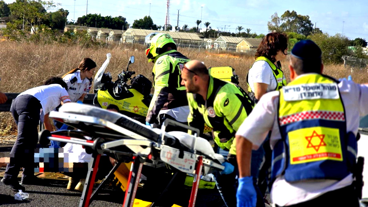 منطقة المركز: إصابة سائق دراجة نارية (40 عاما) بجراح خطيرة إثر حادث طرق قرب مفترق بيت دجان