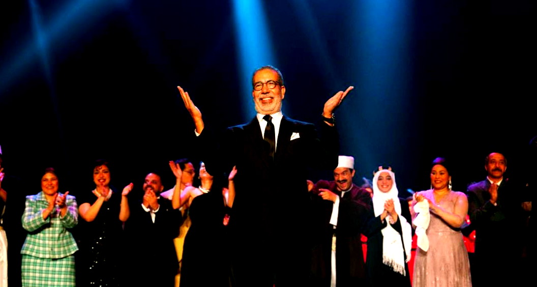 في لمسة وفاء.. مدحت العدل يهدي مسرحية أم كلثوم إلى الراحل سامي العدل وابنه المخرج احمد سامي العدل 