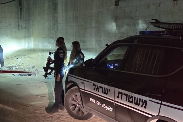 الشرطة تحقق في وفاة شاب من الضفة عُثر عليه في المنطقة الصناعية عطروت شمال القدس