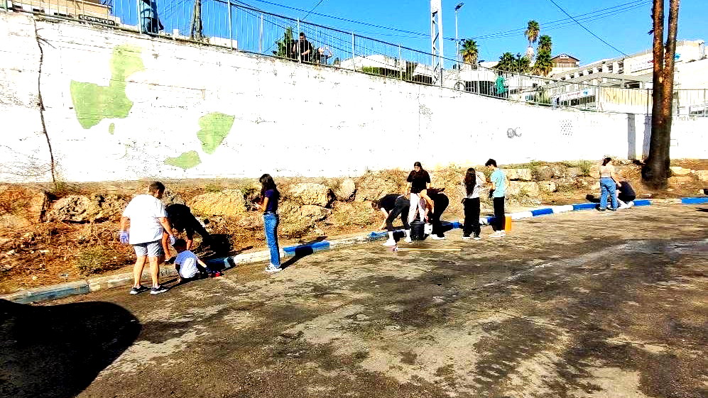 جبهة النّاصرة في بيانٍ لها: بعد تحويله إلى مكب نفايات… موقف خيمة هاجر يعود نظيفًا بسواعد نصراوية