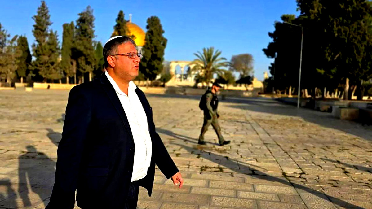 صباح اليوم- بن غفير يقتحم باحات المسجد الأقصى المبارك بالتزامن مع عيد العرش اليهودي