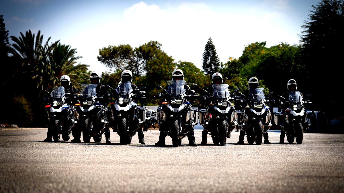 مع الأمطار الأولى... شرطة المرور تدعو السائقين للقيادة بحذر لتفادي الانزلاقات وإنقاذ الأرواح