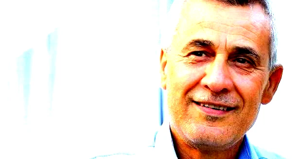 حين تضيق الأرض تتسع قصاصة ورق