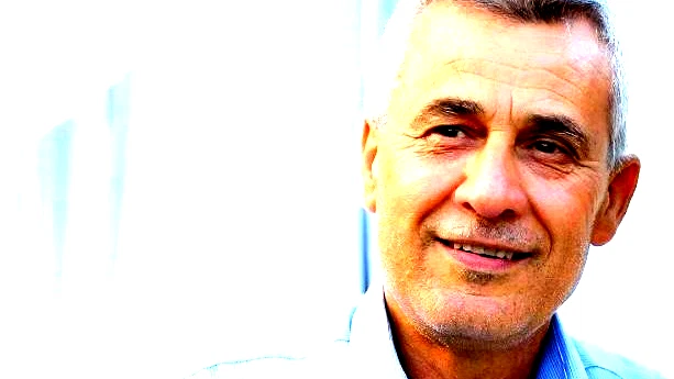 حين تضيق الأرض تتسع قصاصة ورق