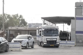 لائحة اتهام ضد ناشطة إسبانية في "أسطول الصمود" بالاعتداء على سجّانة في سجن "كتسيعوت"