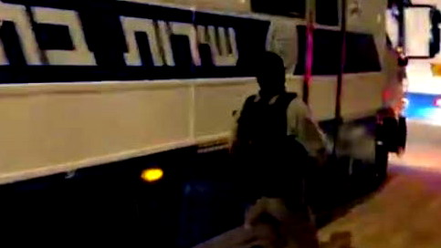 إسرائيل تبدأ بنقل الأسرى الفلسطينيين تمهيداً لإطلاق سراحهم