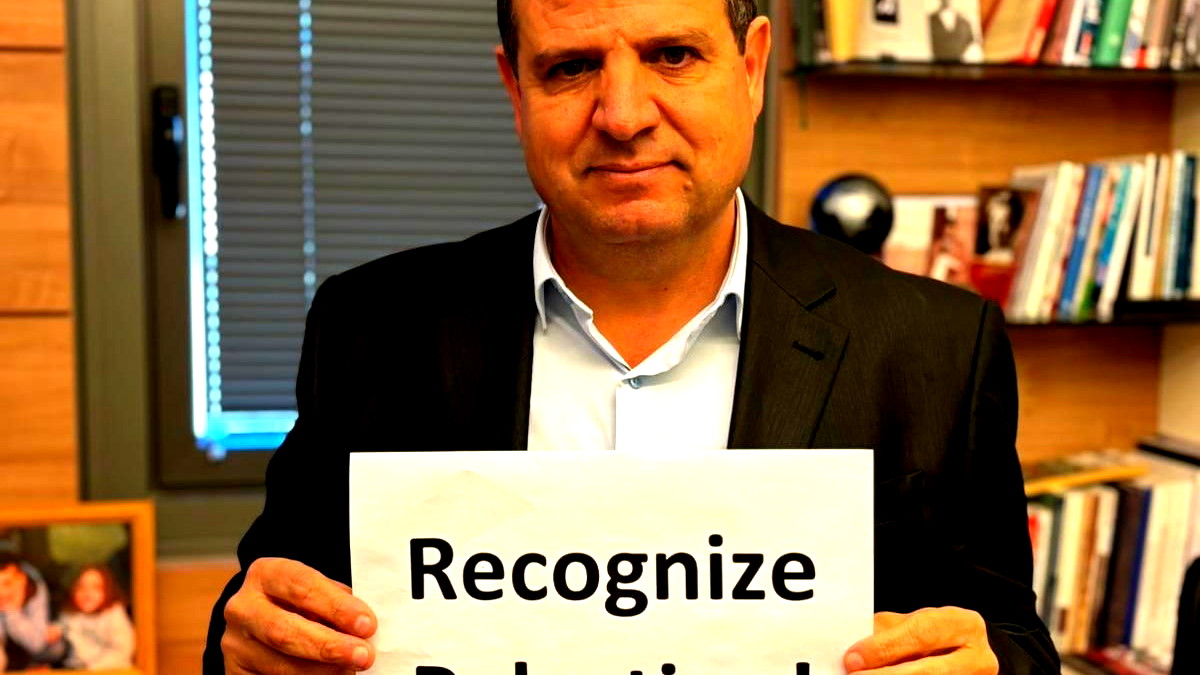 قبيل أمر إخراجه من قاعة الكنيست- النائب عودة طالب ترامب بالاعتراف بدولة فلسطين