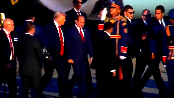 السيسي يستقبل ترامب في شرم الشيخ قبيل انطلاق قمة السلام