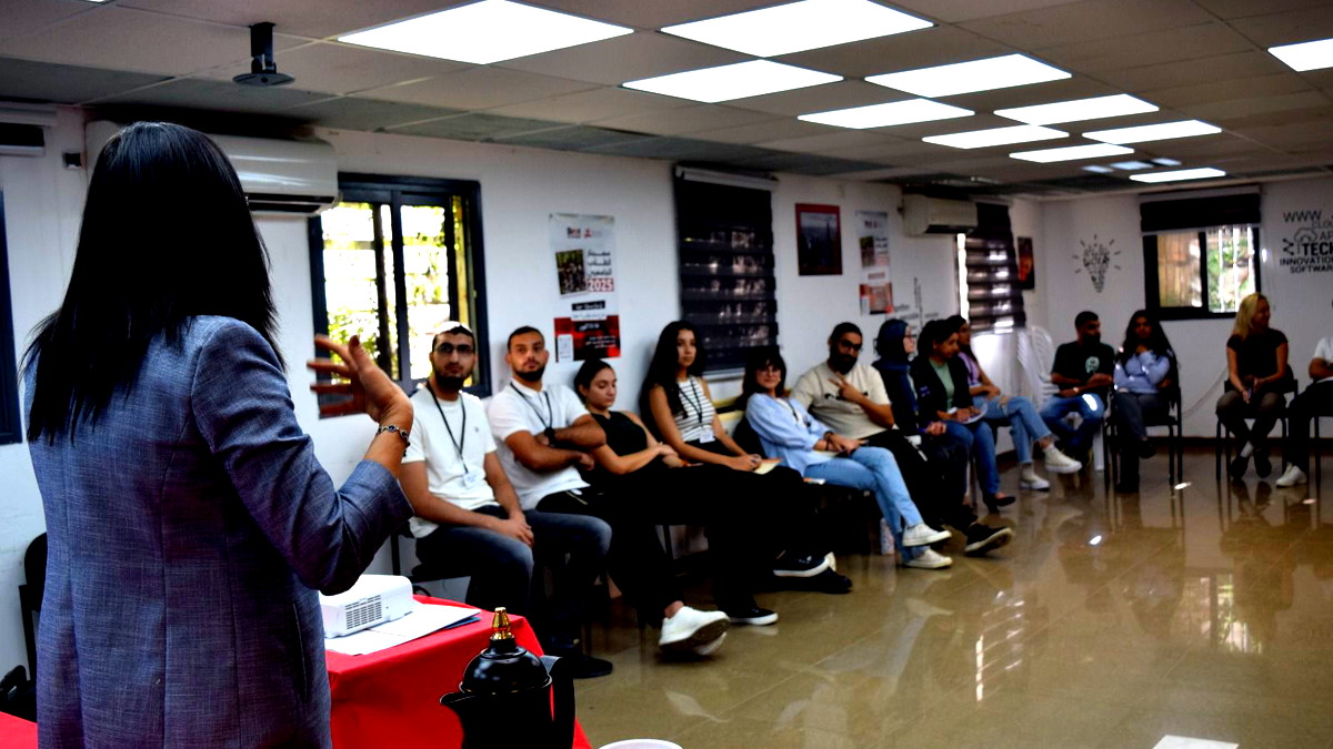 عشرات الطلاب الجامعيين يناقشون آليات المرافعة والتحديات الطلابية في سمينار مركز مساواة