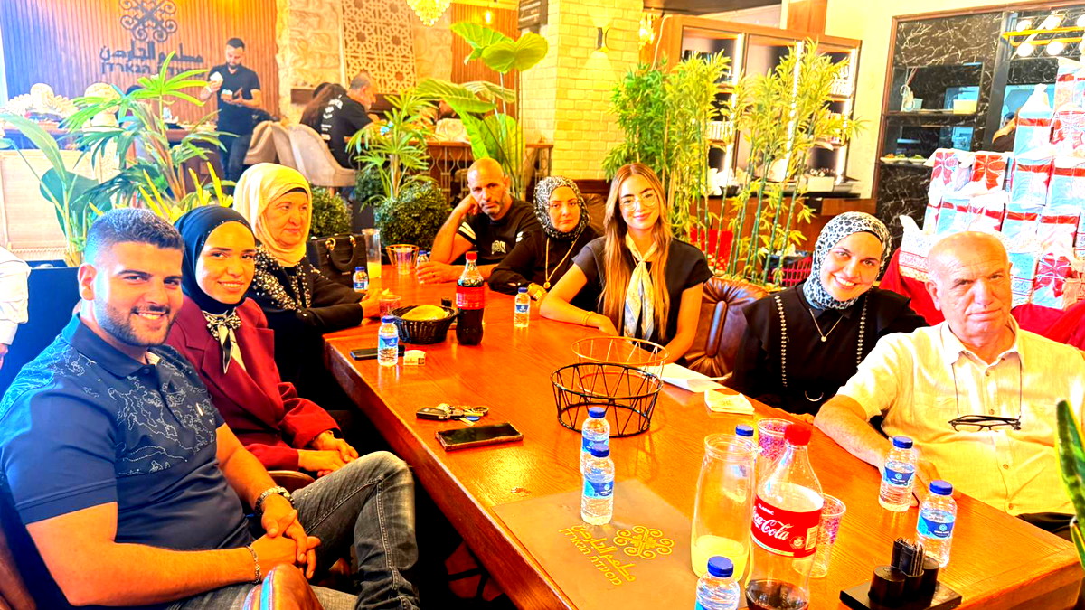 التسامح أم الفحم تحتفي بالمربي باسم محمد محاميد في حفل تقاعد مهيب بعد 45 عامًا