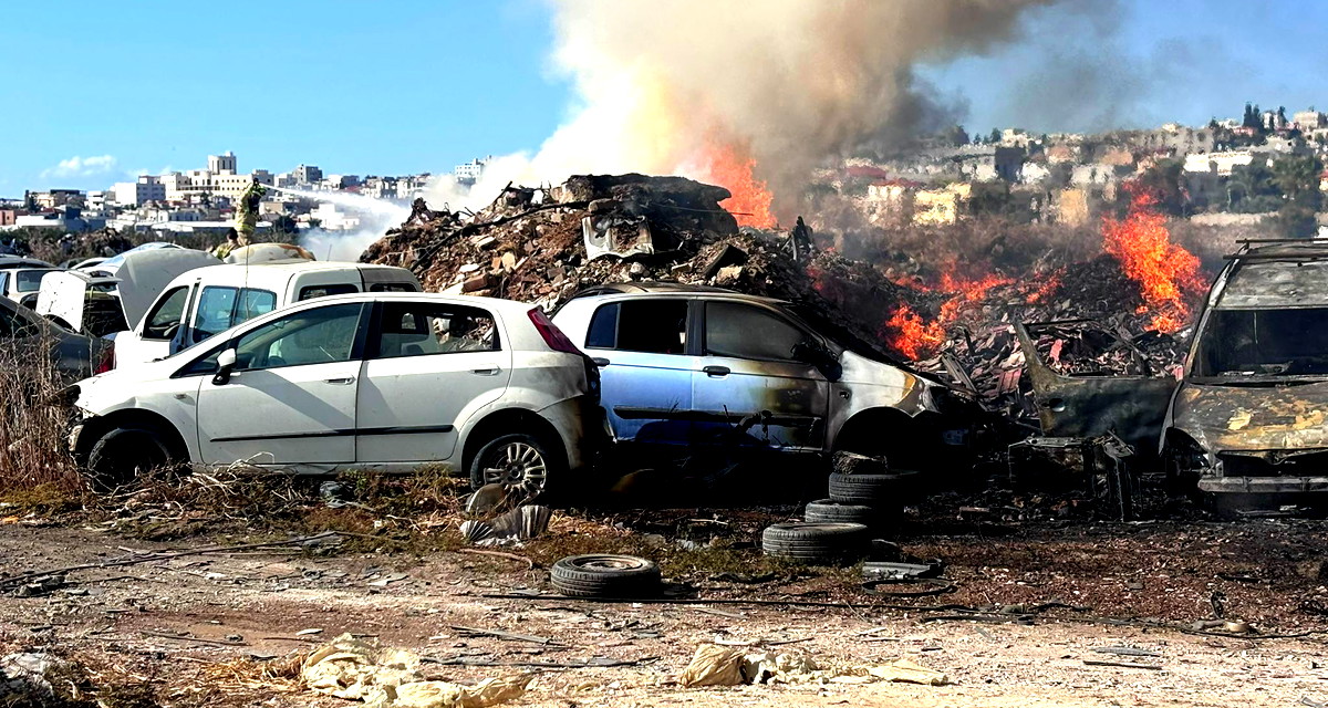 حريق كبير داخل محل للخردة في باقة الغربية