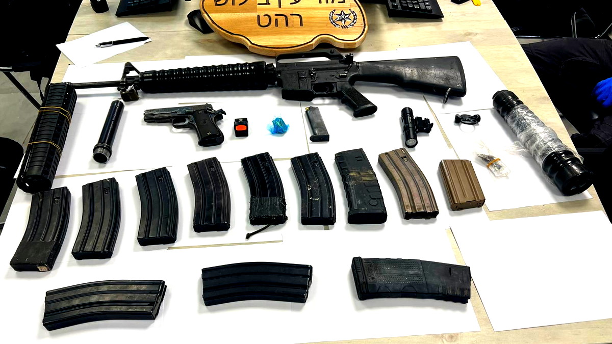 ضبط 27 قطعة سلاح مسروقة وعشرات الكيلوغرامات من المخدرات وأكثر من 150 خرطوشة M16 وآلاف الرصاصات في النقب