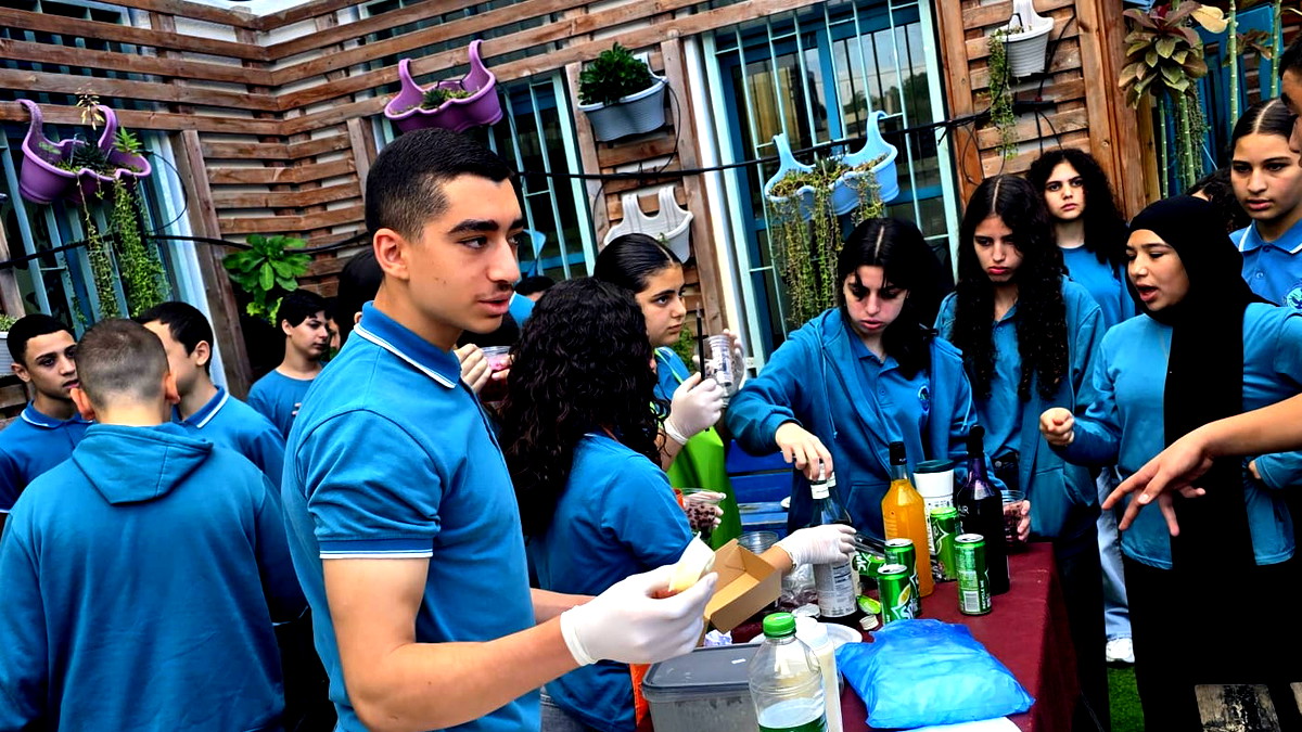 كابول : " سوق العطاء الخيري " في اعدادية السلام الشاملة - كابول.