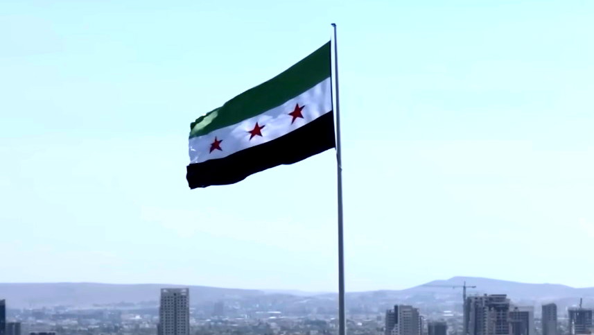 مقتل 4 من أفراد الجيش السوري جراء استهداف حافلة بعبوة ناسفة شرقي مدينة دير الزور