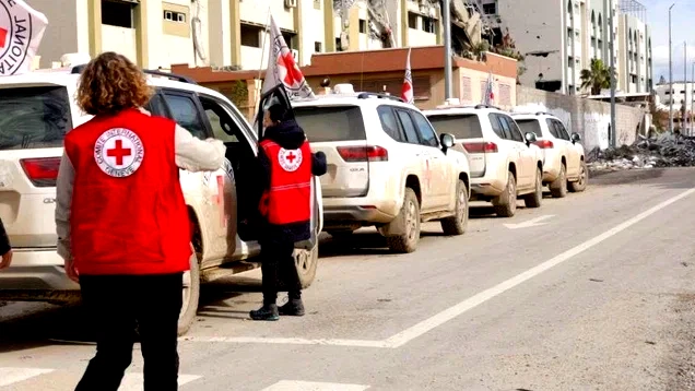 في إطار صفقة التبادل.. الصليب الأحمر يسلم الجانب الفلسطيني نحو 30 جثمانًا لأسرى فلسطينيين من غزة