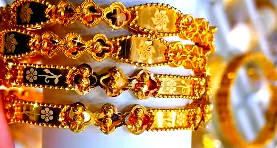 الذهب يسجل أفضل أداء منذ 17 عامًا: الأونصة تتجاوز الـ4300 دولار 