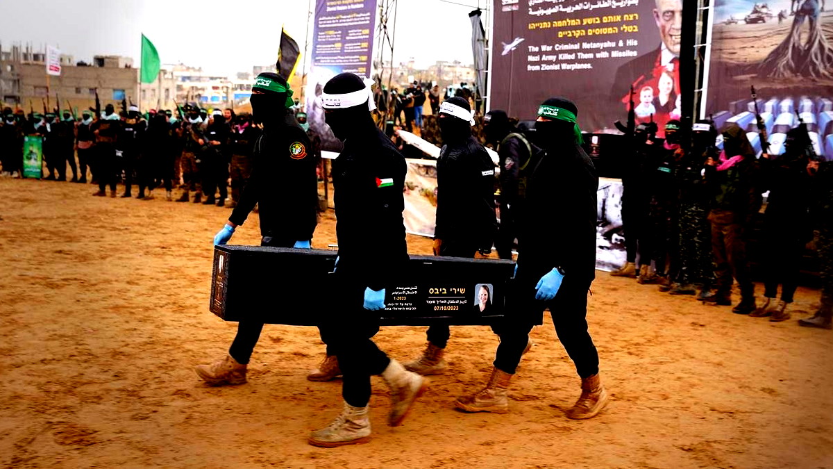 الجيش الإسرائيلي: الصليب الأحمر تسلم جثمان أحد المختطفين وهو في طريقه إلى قواتنا داخل قطاع غزة