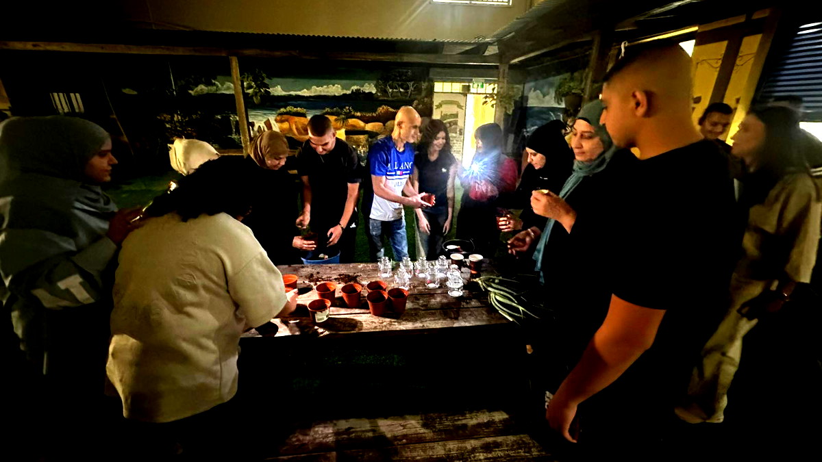 مدرسة الحكمة الشاملة- كابول: حين تلتقي الأيدي والقلوب بأمسية والديّة من أجل شبابنا وشابّاتنا