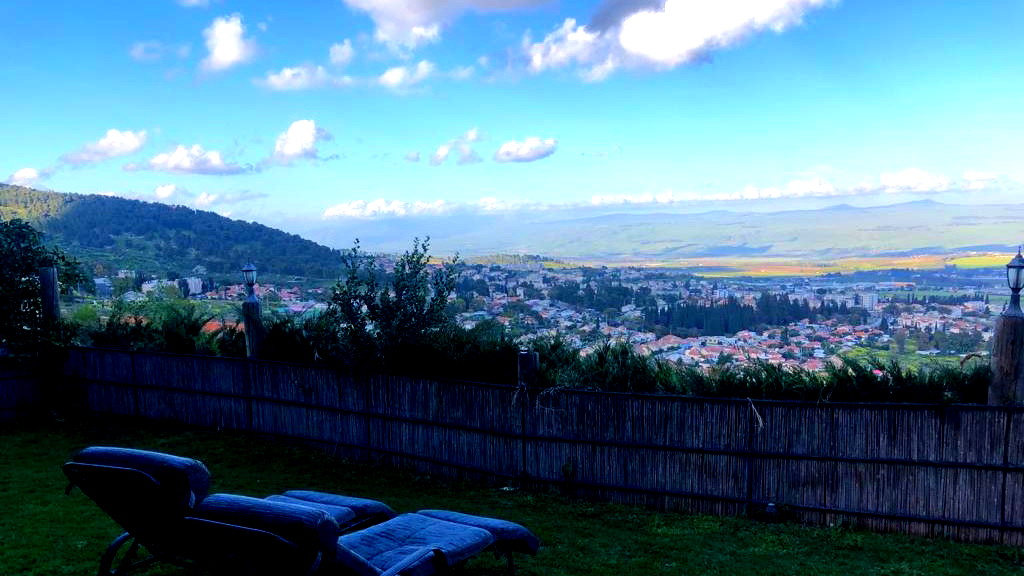 حالة الطقس: أجواء غائمة جزئيًا إلى صافية مع ارتفاع طفيف على درجات الحرارة