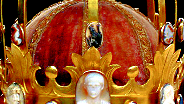 سرقة جواهر نابليون في قلب متحف اللوفر.. أجرأ سطو فني في تاريخ باريس