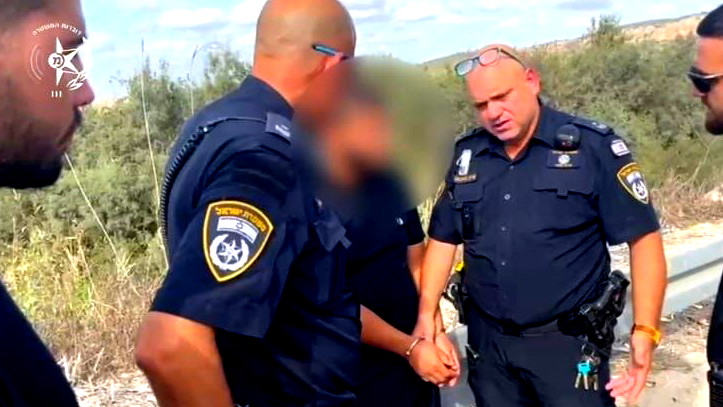  اعتقال قاصر من جسر الزرقاء بشبهة الاعتداء على فتاة وتنفيذ أعمال فاضحة بحقّها خلال وجودها داخل حافلة