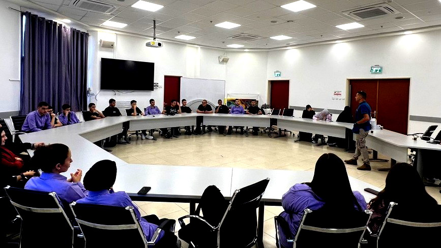 انطلاق دورات الإسعافات الأولية لطلاب الثانوية ضمن برنامج التطوع في المركز الجماهيري أم الفحم