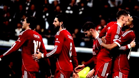 ليفربول يستعيد توازنه بفوز كبير 5-1 على آينتراخت بفضل سوبوسلاي