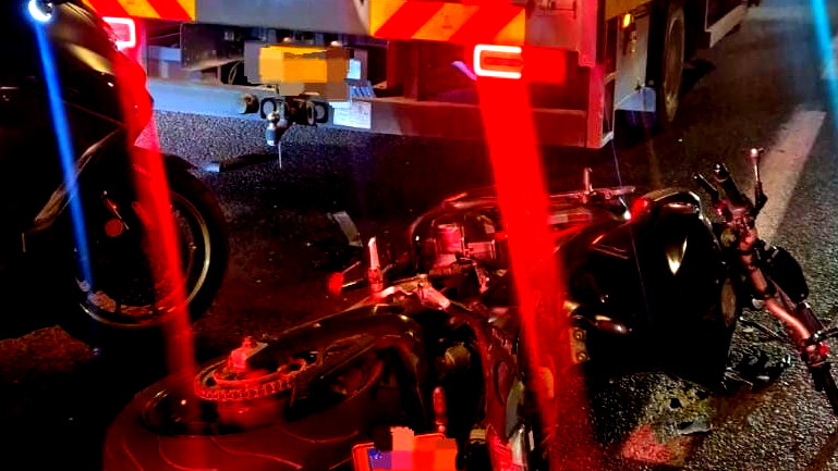 إصابة شاب بجروح خطيرة إثر حادث دراجة نارية على شارع 79 قرب مفرق هموفيل