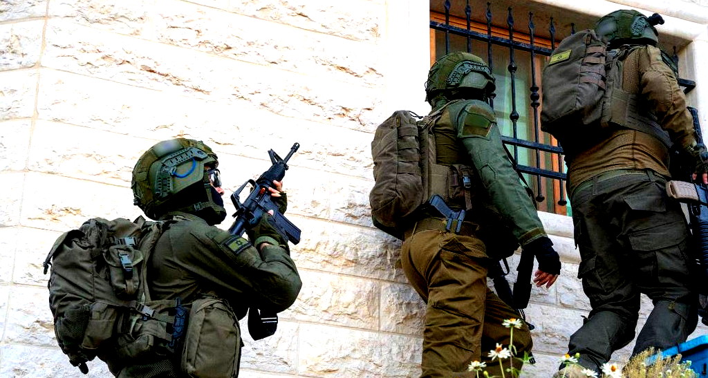 اعتقال ثلاثة مشتبهين بإلقاء عبوة على جنود إسرائيليين في طوباس