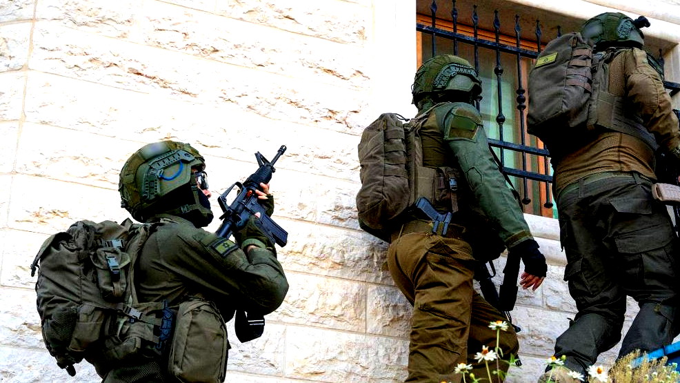 اعتقال ثلاثة مشتبهين بإلقاء عبوة على جنود إسرائيليين في طوباس