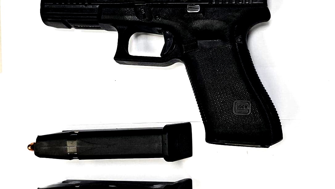 إحباط جريمة في حيفا: ضبط مسدس "غلوك" وإلقاء القبض على مشتبه