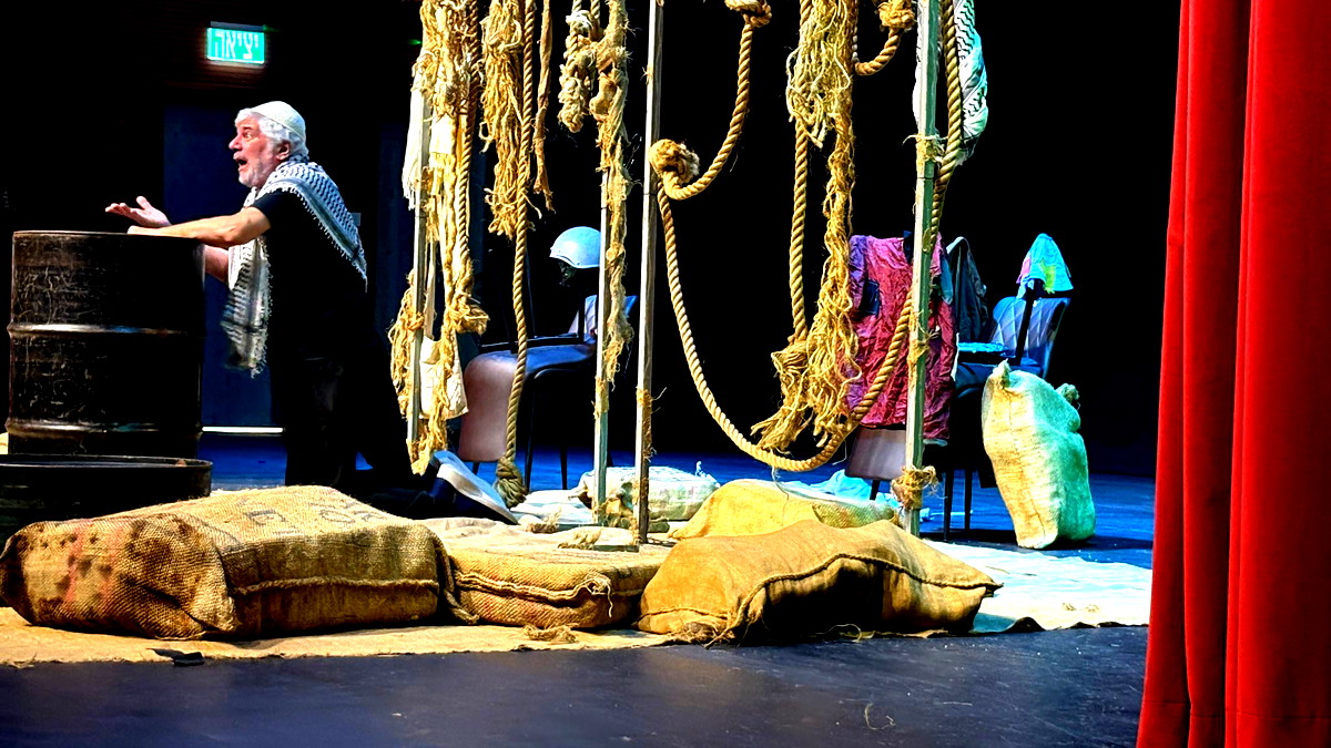 مسرحية حرية تتألق على خشبة مسرح القصر الثقافي القرعاوي