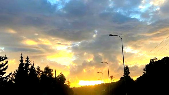 حالة الطقس: أجواء غائمة جزئيًا وانخفاض ملموس على درجات الحرارة