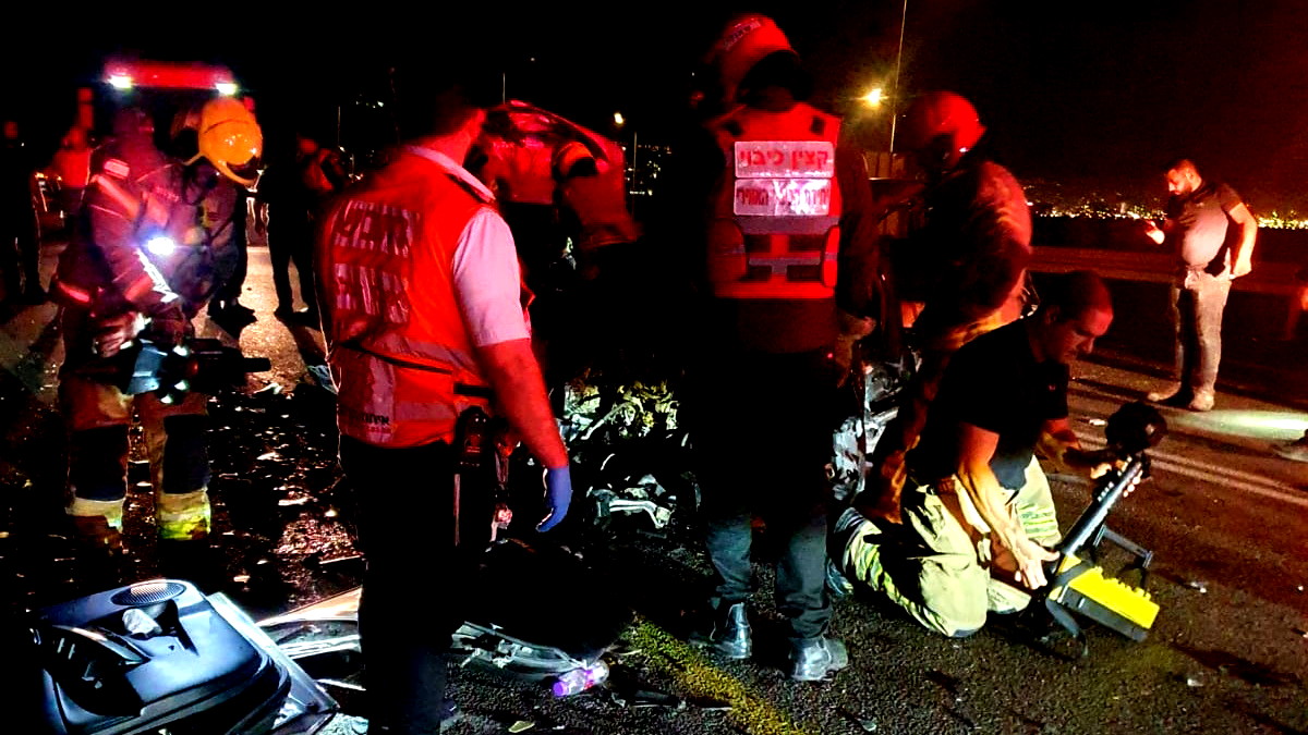 4 إصابات في حادث سير بين مركبتين على شارع 70.. بينها شابتان بحالة خطيرة