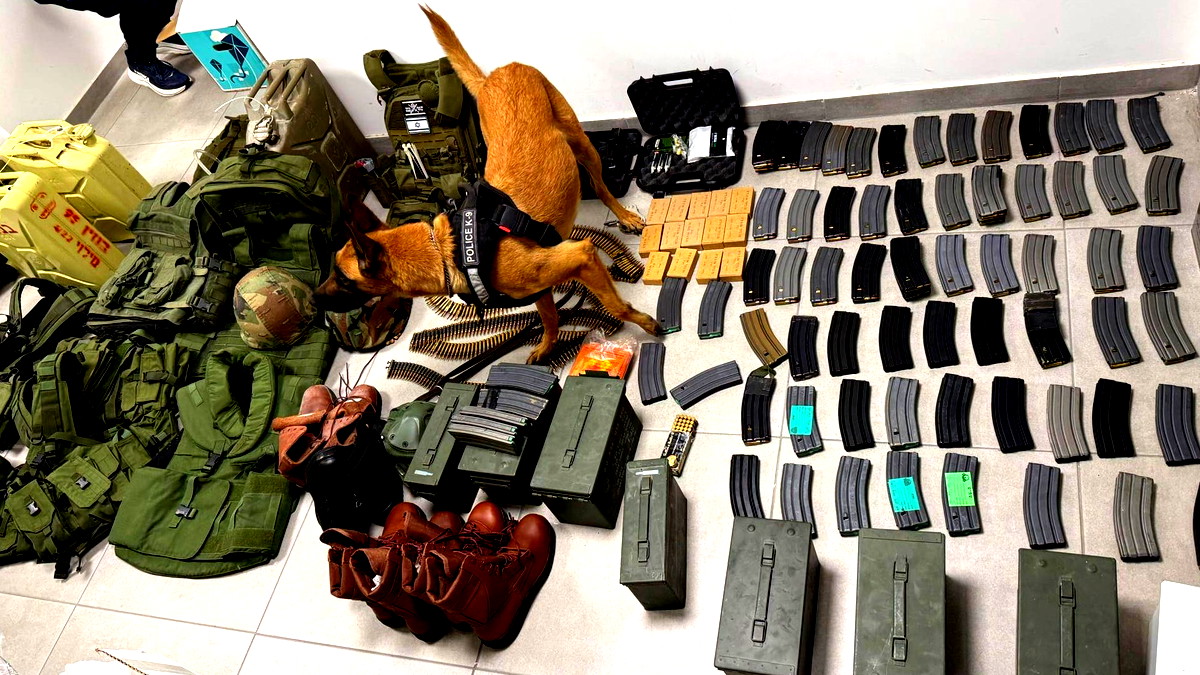 "أنا في الإحتياط.. لم أرد أن أتركها في السيارة": اعتقال مقيم في أبو غوش بعد ضبط أسلحة وذخائر في منزله