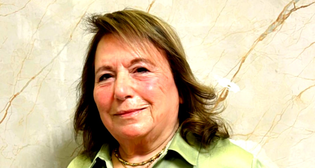 موشحات لشجرة الزّيتون.. انتِ رَمزٌ لِلْوُجود