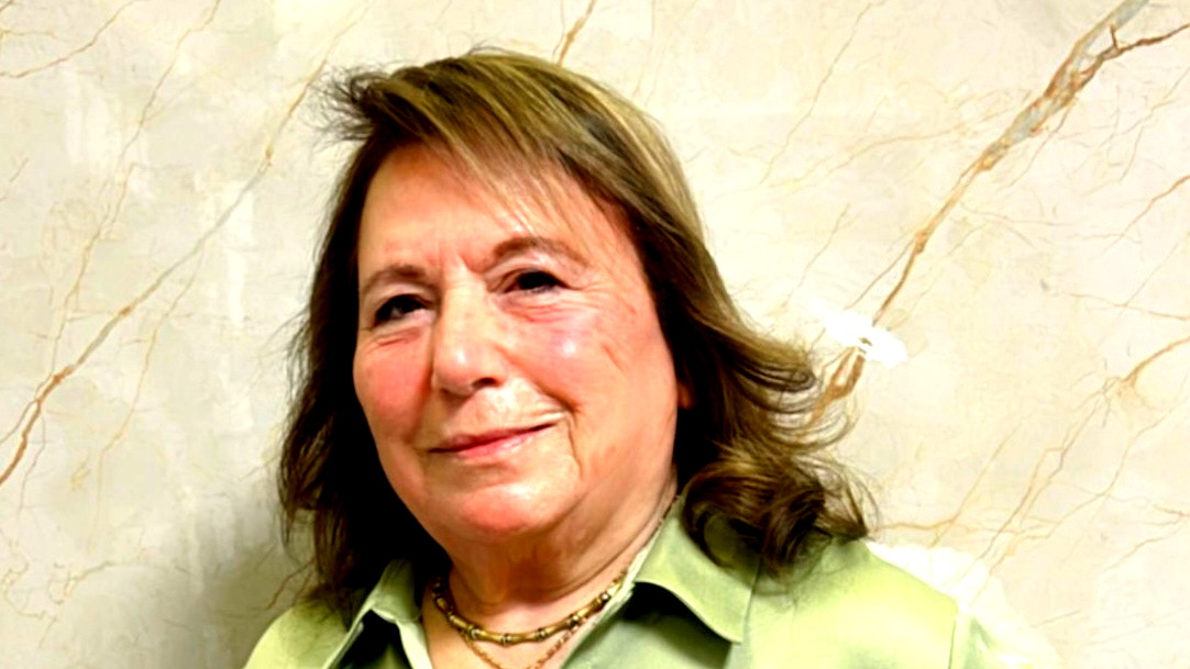 موشحات لشجرة الزّيتون.. انتِ رَمزٌ لِلْوُجود