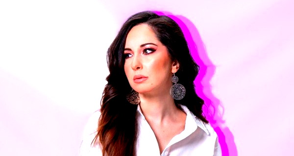 ميرنا كوزا تشعل الساحة الغنائية بـ «ميني ألبوم» الحب حلو  