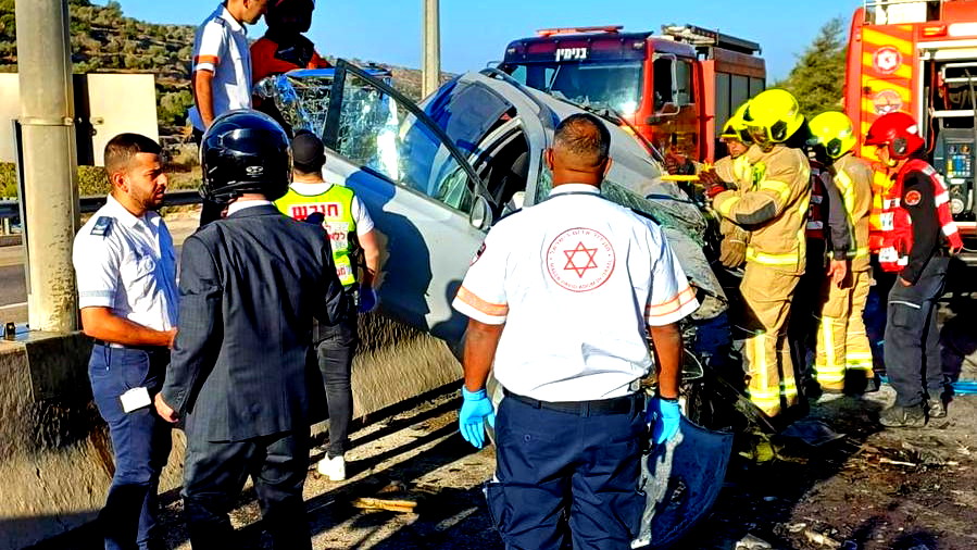 مصرع إمرأة واصابة رجل بحادث طرق مروع على شارع 443 في منطقة القدس 