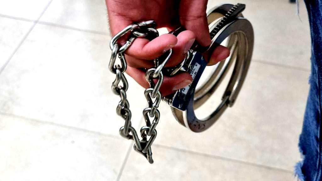 اتهام  ثلاثة مواطنين أتراك بتهم تتعلق بالأسلحة والتسلل إلى إسرائيل بعد ترحيلهم